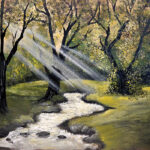 ציור נוף של פלג מים ביער עם קרני שמש החודרות בין העצים