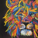 ציור דיוקן של אריה בצבעים עזים עם מבט חזק על רקע כהה