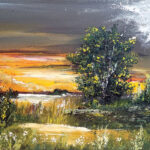 ציור נוף של שקיעה זהובה מעל שדות ועצים תחת שמיים כהים